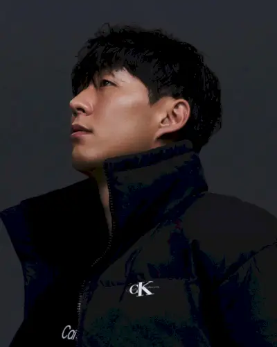 Calvin Klein pověřil syna Heung-mina, aby nosil jeho nejnovější svrchní oděvy, včetně této sezóny