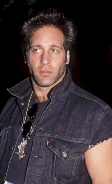 Andrew Dice Clay leagă un Levi