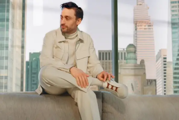 Kieran Culkin Off White Outfit Zegna kampaņa 2023