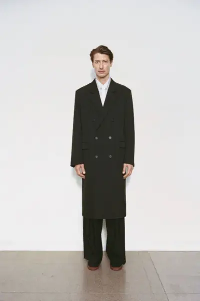 The Row Menswear 2023. gada rudens kluss, grezns Džons Meisons