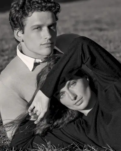 Simon Nessman un Andreea Diaconu parādās jaunajā Ralph Lauren Cradle to Cradle Certified® Gold Cashmere džemperīšu kampaņā.