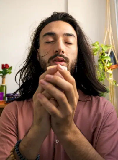 남자 평화로운 촛불