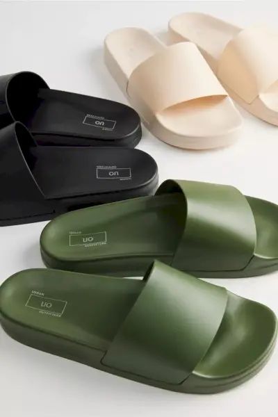 Plast Sandaler Menn Slides Urban Outfitters