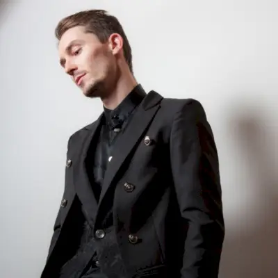 Style gothique hommes tenue formelle brocart satin