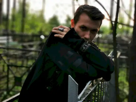 Si vous appréciez l’esthétique gothique, les bijoux sont un moyen simple de l’intégrer à votre style quotidien.