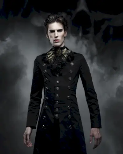 Manteau pour hommes de style gothique, maquillage pâle