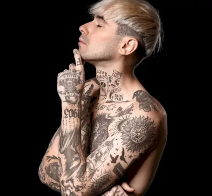 Tatuaj pe gât pentru bărbați