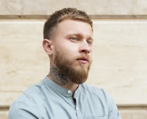 Scrisoare-lucrare tatuaj gât bărbați