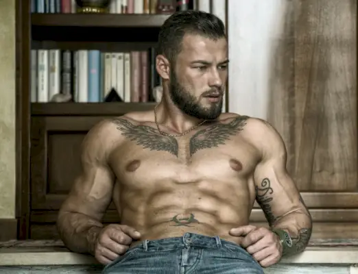 Nápady na tetování pro muže Křídla na tetování s klíční kostí