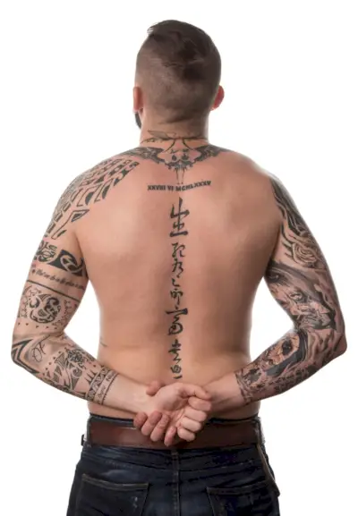 Nápady na tetování pro muže Různé styly japonské kaligrafie a římských číslic