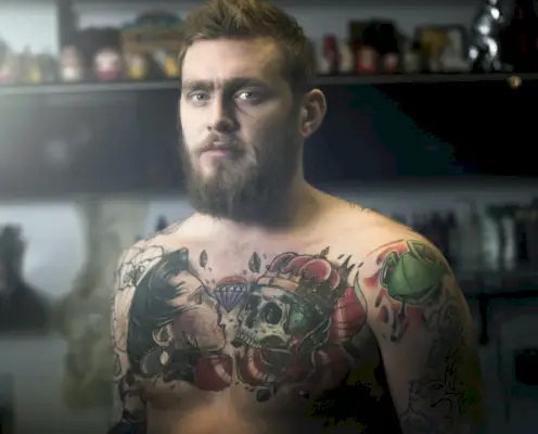 Lebka s Crown Tattoo Man