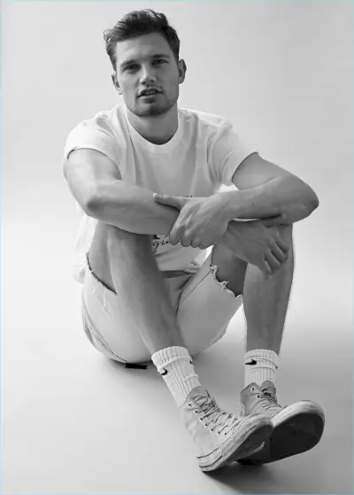 כשהוא יוצא לאולפן, סטפן פולמן מופיע בתמונה סתמית.