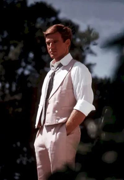 Różowe spodnie z kamizelką Robert Redford Wielki Gatsby 1974