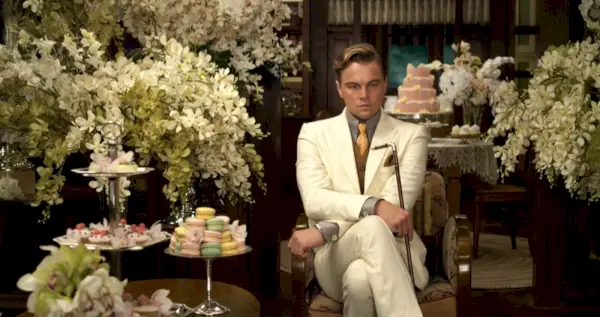 Kremowy garnitur Leonardo DiCaprio 2013 Wielki Gatsby