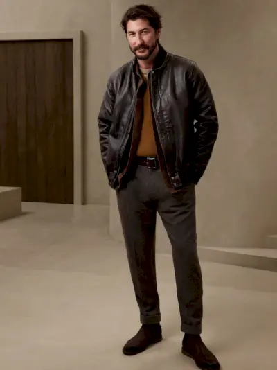 Profiteer van de tijdloze coolheid van het leren jack met een bomberjack.