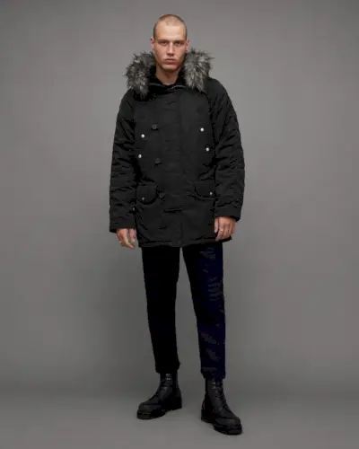 Bereid je voor op de winter in een parka met capuchon.