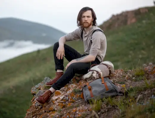 Jeans Henley à bretelles pour hommes de style robuste