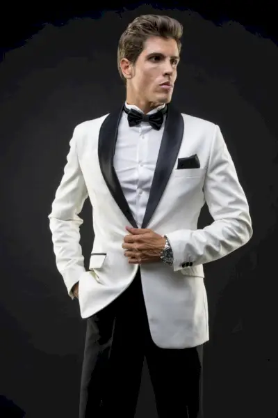 黒のネクタイのドレスコード男性白のジャケット