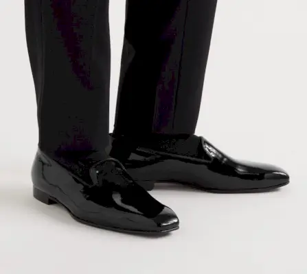Laat je schoenen schitteren met lakleren loafers zoals deze van George Cleverley.