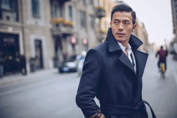 Hvordan kle seg godt til menn med beltefrakk