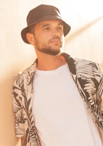 Bucket Hat Resort Wear Camisa con estampado tropical para hombre