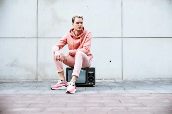 Casual rosa outfit män