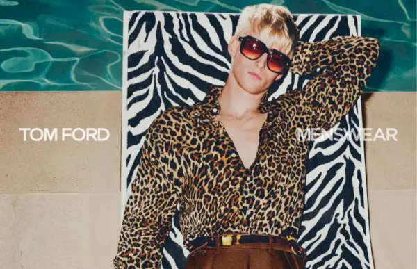 톰 포드(Tom Ford)가 2021 봄-여름 남성복을 위해 Troy N.의 사진을 찍었습니다.