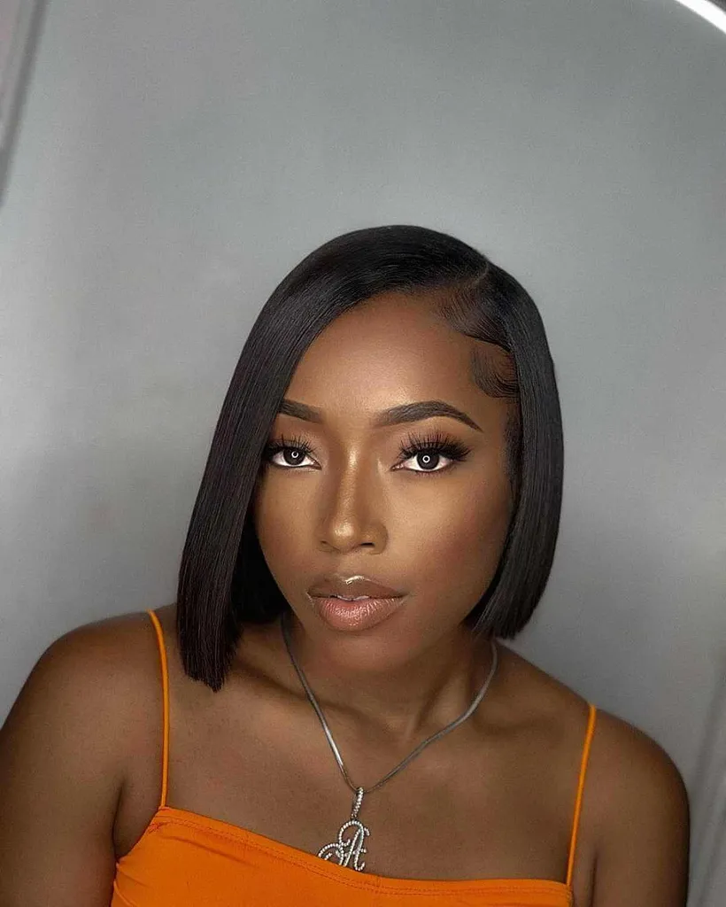 흑인 여아를 위한 턱 길이 비대칭 블런트 컷' title=