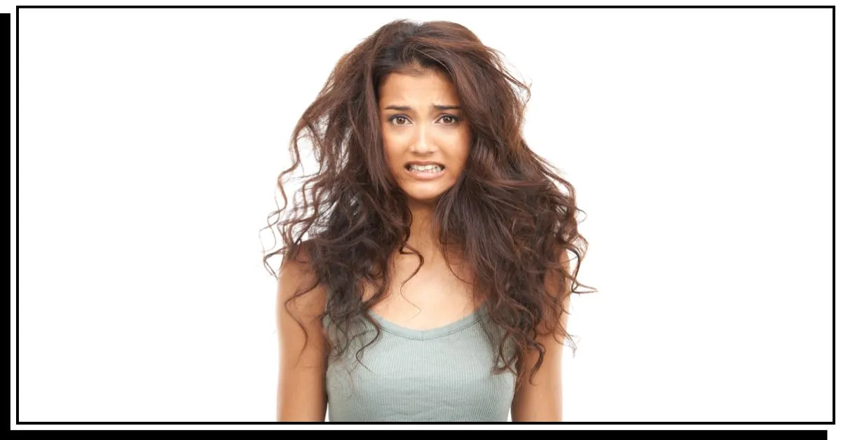 Qualcuno con i capelli danneggiati' title=