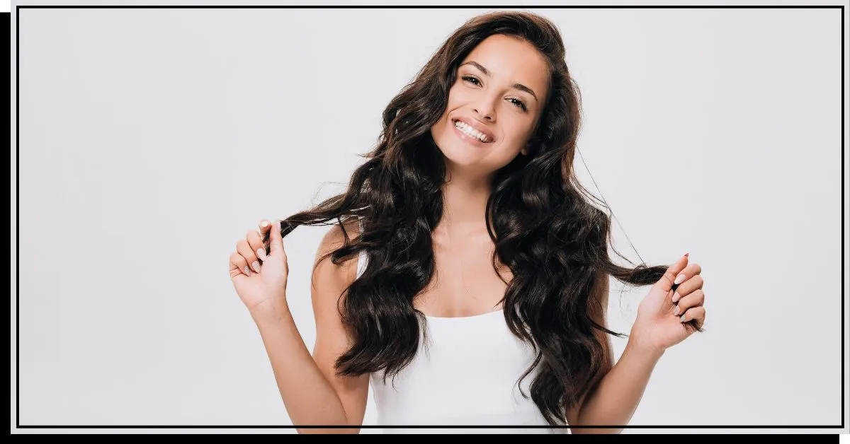 Frau mit langen, gesunden Haaren' title=