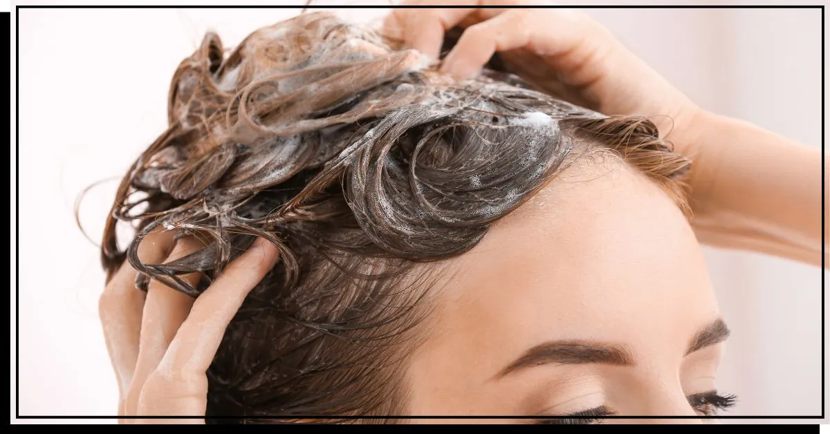 샴푸로 머리를 감는다' title=