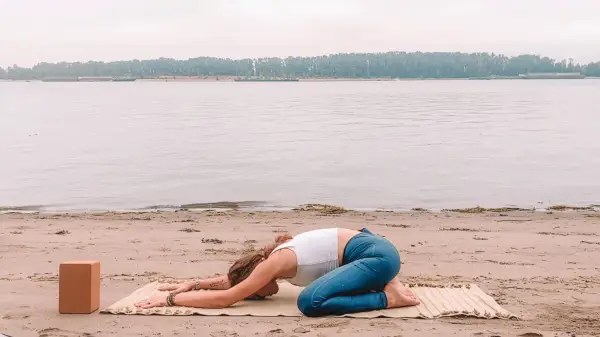 Una práctica de yin yin de yin tranquila