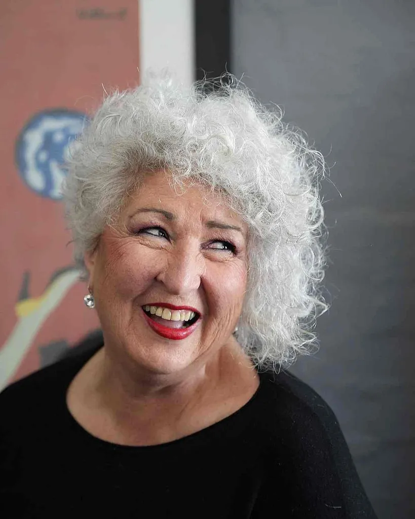 Rizos asimétricos blancos de aspecto natural' title=