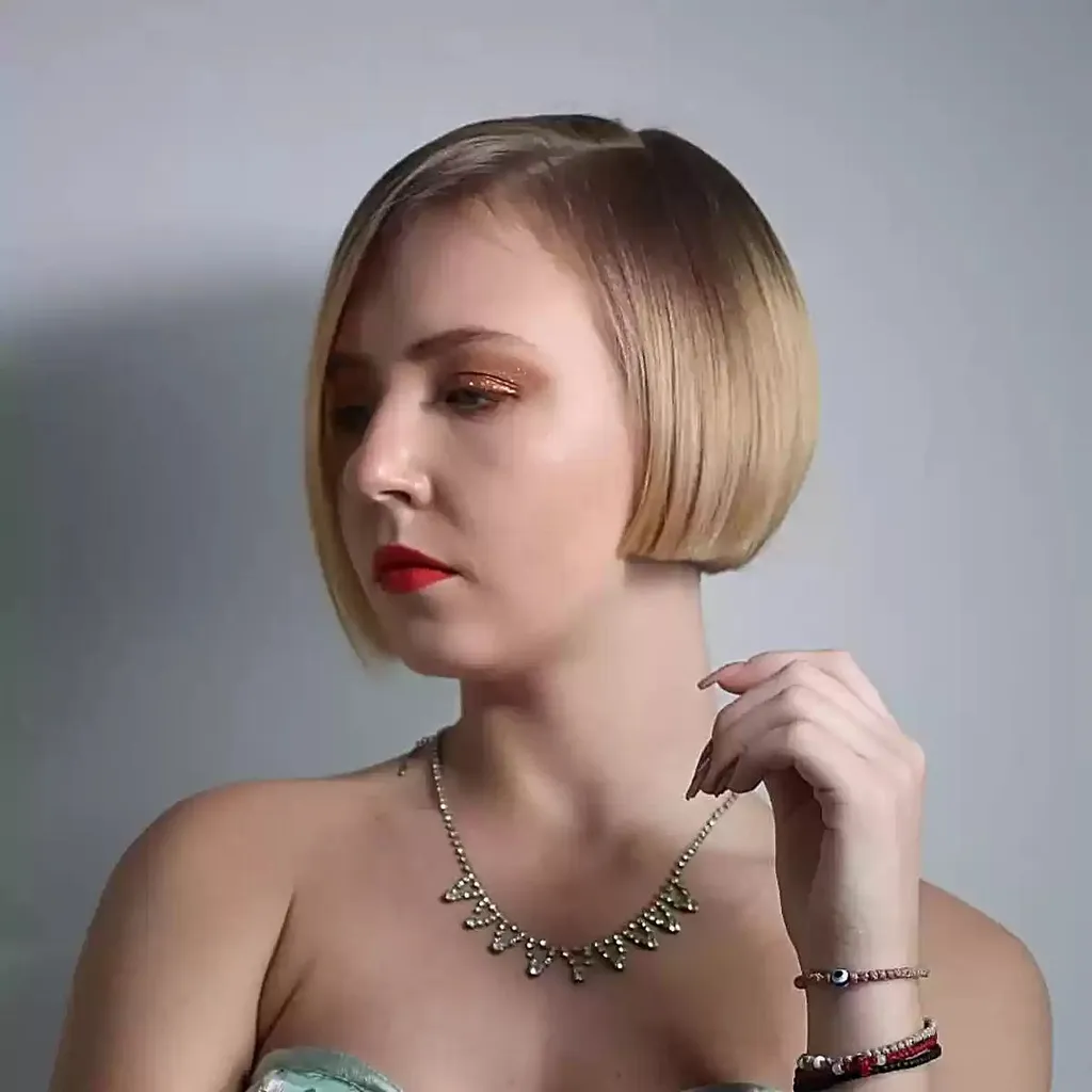 Corte de pelo corto asimétrico para cabello fino.' title=