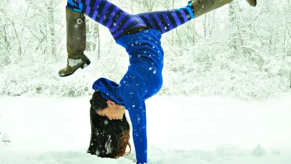 Snowga yoga in the snowa