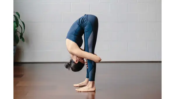 Känner du en varm blixt? Hur yoga för klimakteriet kan hjälpa dina symtom