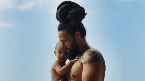 6 papà yogi che ci ispirano questo giorno