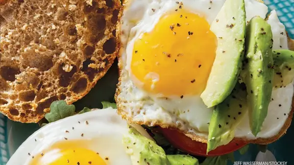 Coma suas gorduras pela manhã para obter uma saúde ideal