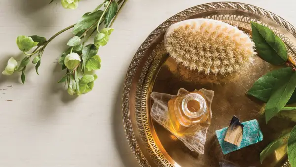 Een ayurvedische schoonheidsgids voor gezichts- en lichaam oliën