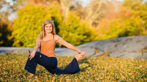 Coral Brown Anjaneyasana