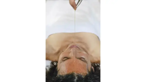 Panchakarma_oildrip