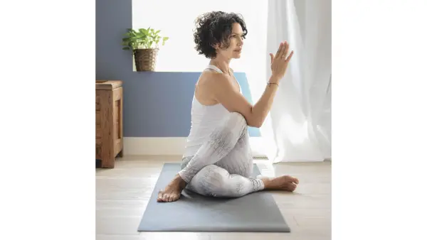 Panchakarma_yoga_fish_twist