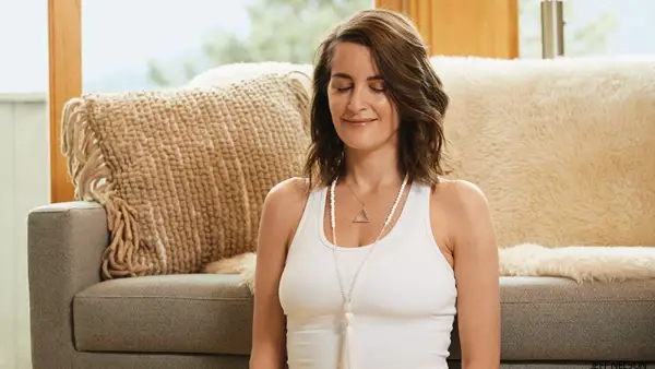 Kā viena sieviete atrada stabilitāti, izmantojot jogu bēdām un zaudējumiem