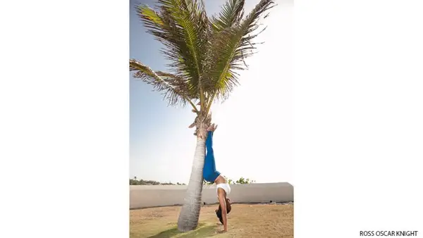 chelsea jackson, palm tree handstand