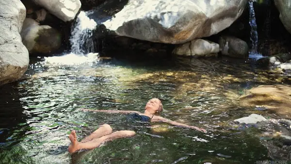 Poiščite samote v vedrini v dolini Carmel v Kaliforniji