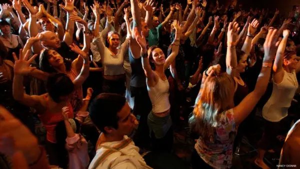 Ich habe ekstatische Tanz versucht, und es gab mir einen Vorgeschmack auf Befreiung