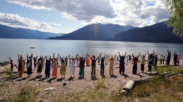 trail running warrior III pose