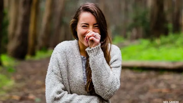 Hva er så morsomt? Hvordan latter yoga leges