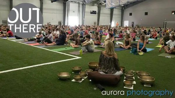 Acolo: Newtown Yoga Festival este încă vindecător traumă cu cârlig nandy