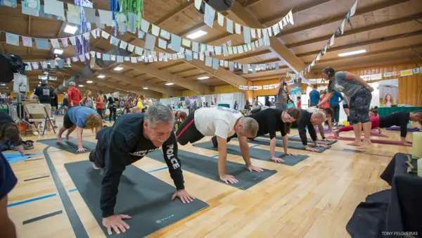 Joga pirmajiem reaģētājiem: 5 Stresa traumas stratēģijas